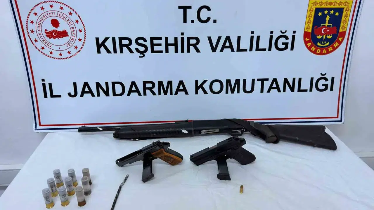 Kaman’da jandarmadan şafak operasyonu: Evinden cep…