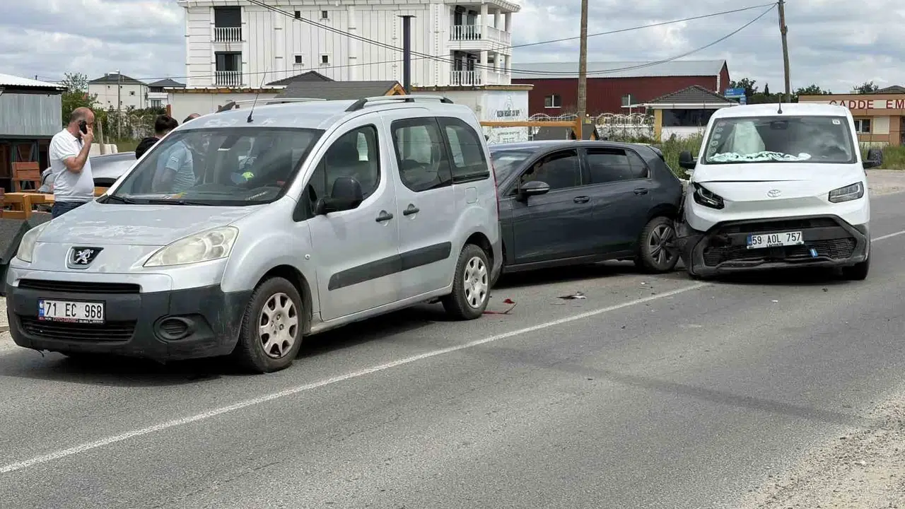 Saniyeler içinde gelen kaza: Kapaklı'daki zincirleme facia güvenlik kamerasında