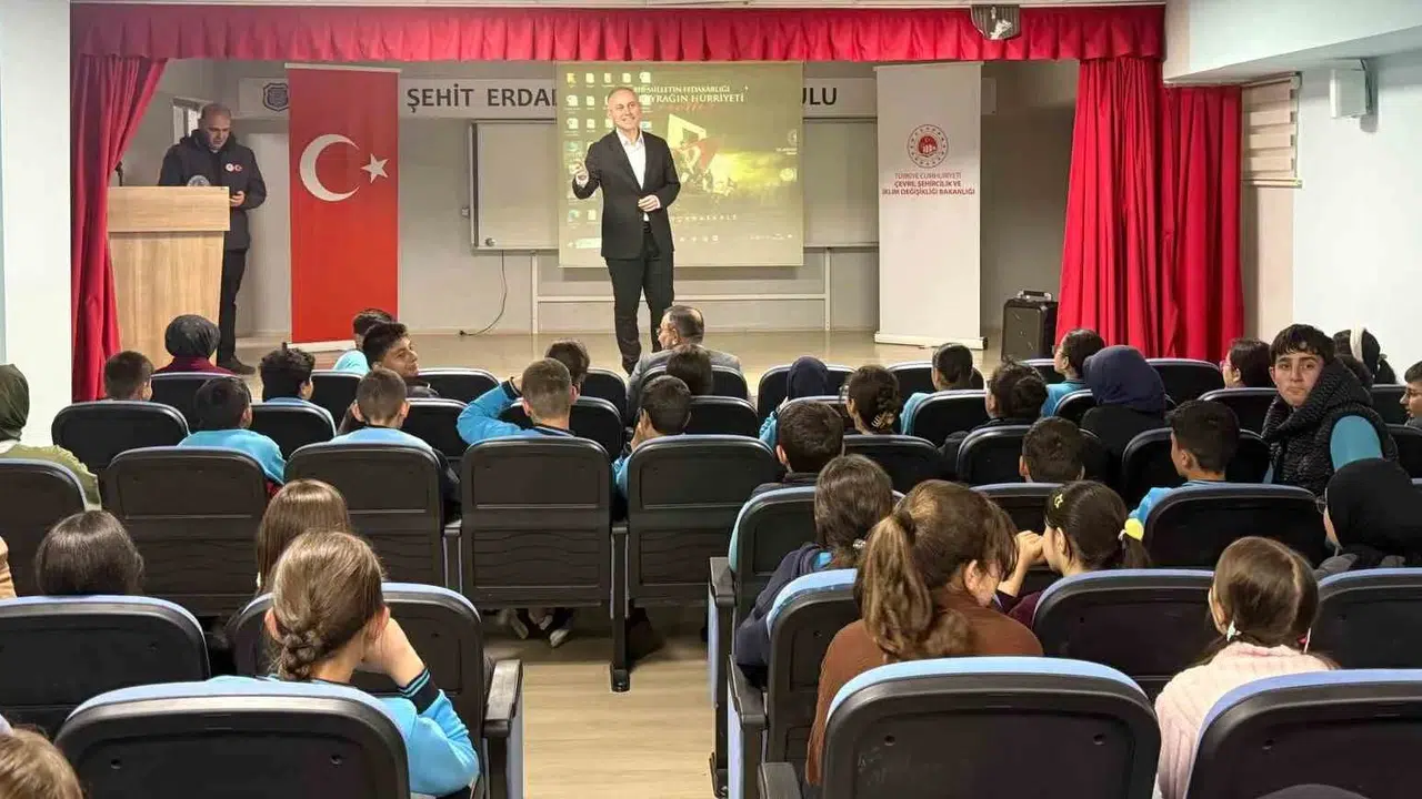 Geleceğin çevrecileri Bayburt’ta yetişiyor: Minik öğrencilere doğayı koruma dersi