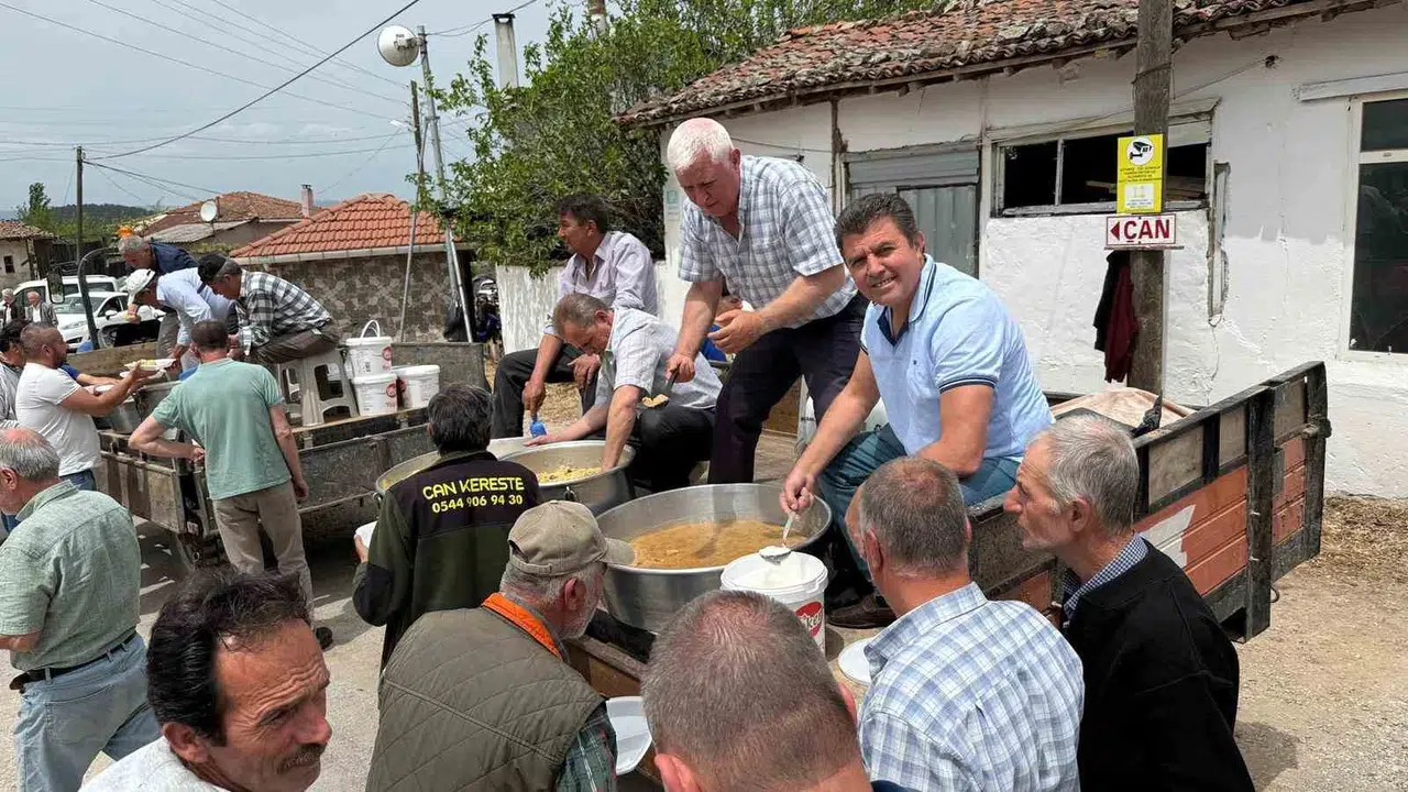 Bereket sofrasında binler buluştu: Uzunalan’da gelenek yaşatıldı