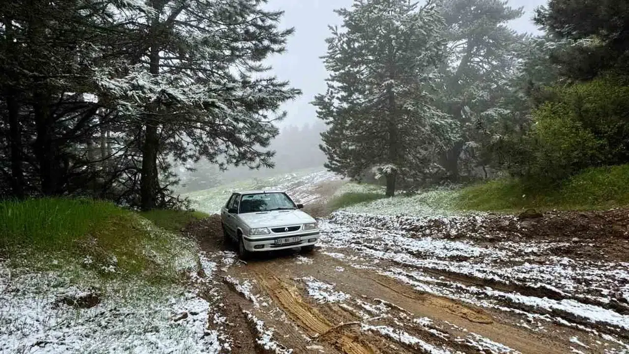 Aydın’da bahar mevsimi kışa döndü: Mayıs ayında lapa lapa kar yağışı