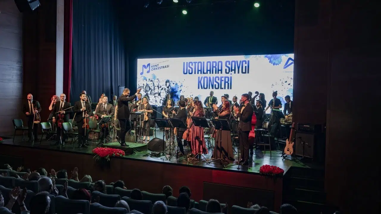 Mersin'de müzik ziyafeti: Usta isimlerin eserleri Kent Orkestrası ile yeniden hayat buldu