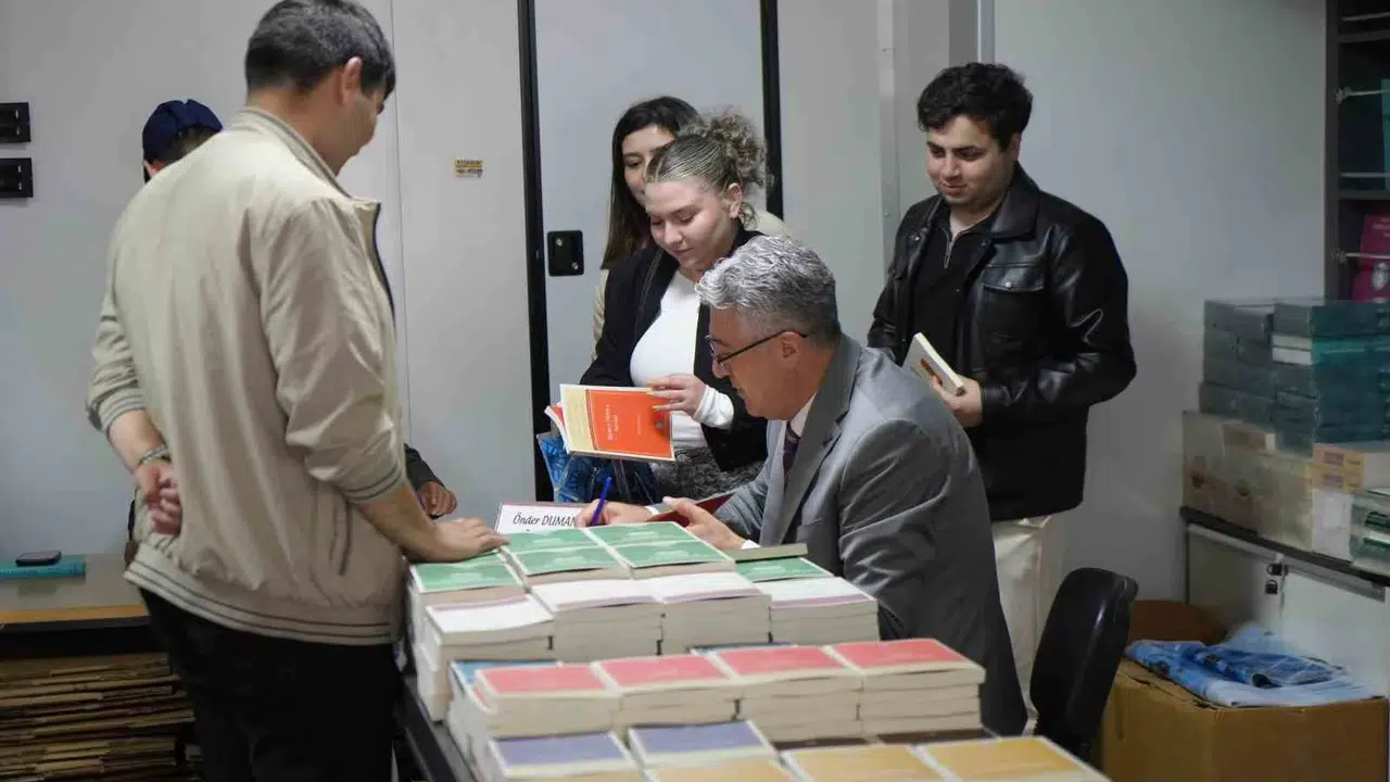 Milli Mücadele'nin kalbinde tarih yolculuğu: Samsun'da mobil kütüphane rüzgarı