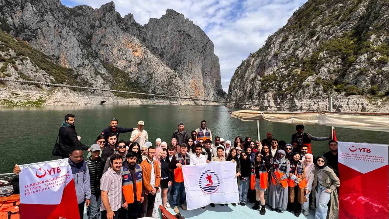 Samsun'da sıra dışı eğitim: Uluslararası öğrenciler kanyonlarda afetle mücadeleyi öğrendi
