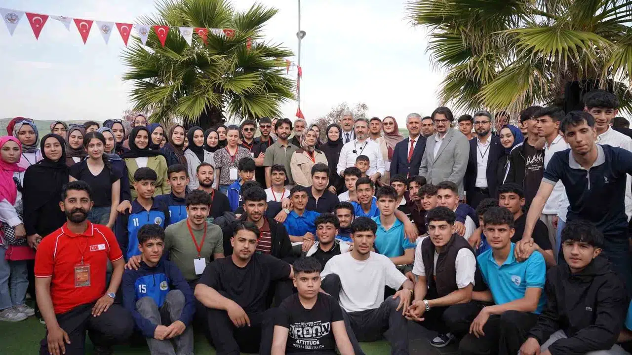 Bakan Yardımcısı Aydın gençlerle buluştu: Geleceğin mimarları için tecrübe aktarımı
