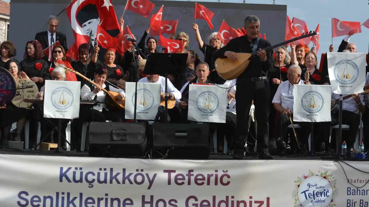 Ayvalık’ta türkü rüzgarı: Küçükköy’de unutulmaz bir gece yaşandı