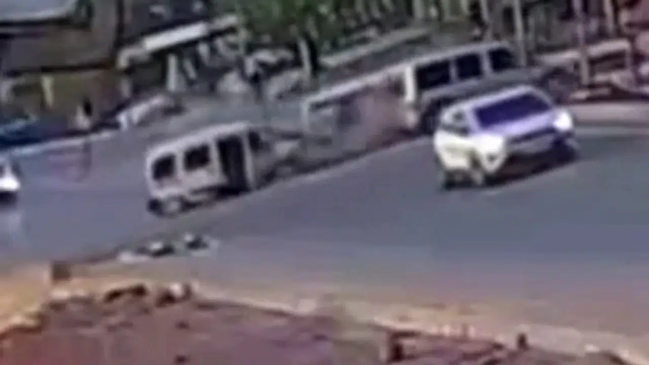Yüksekova’da dehşet anları saniye saniye kaydedildi: 11 kişinin yaralandığı kazanın görüntüleri ortaya çıktı
