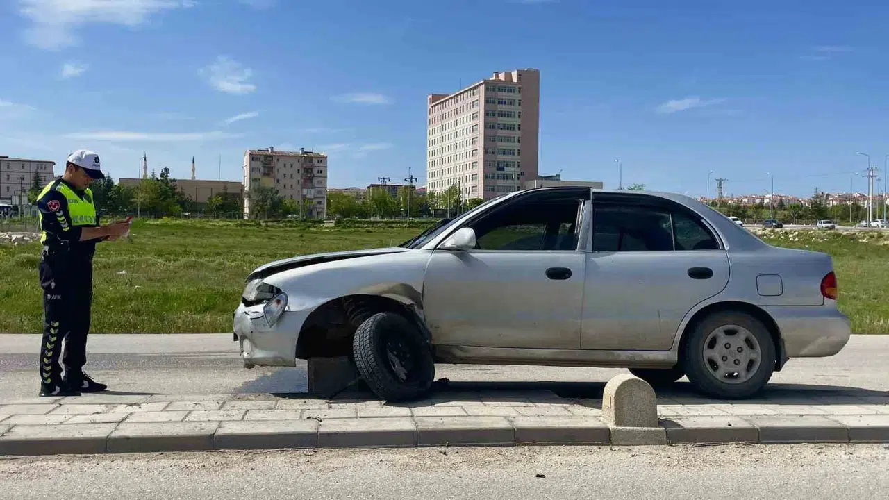 Karaman’da yürekleri ağza getiren kaza: Çocukların burnu bile kanamadı