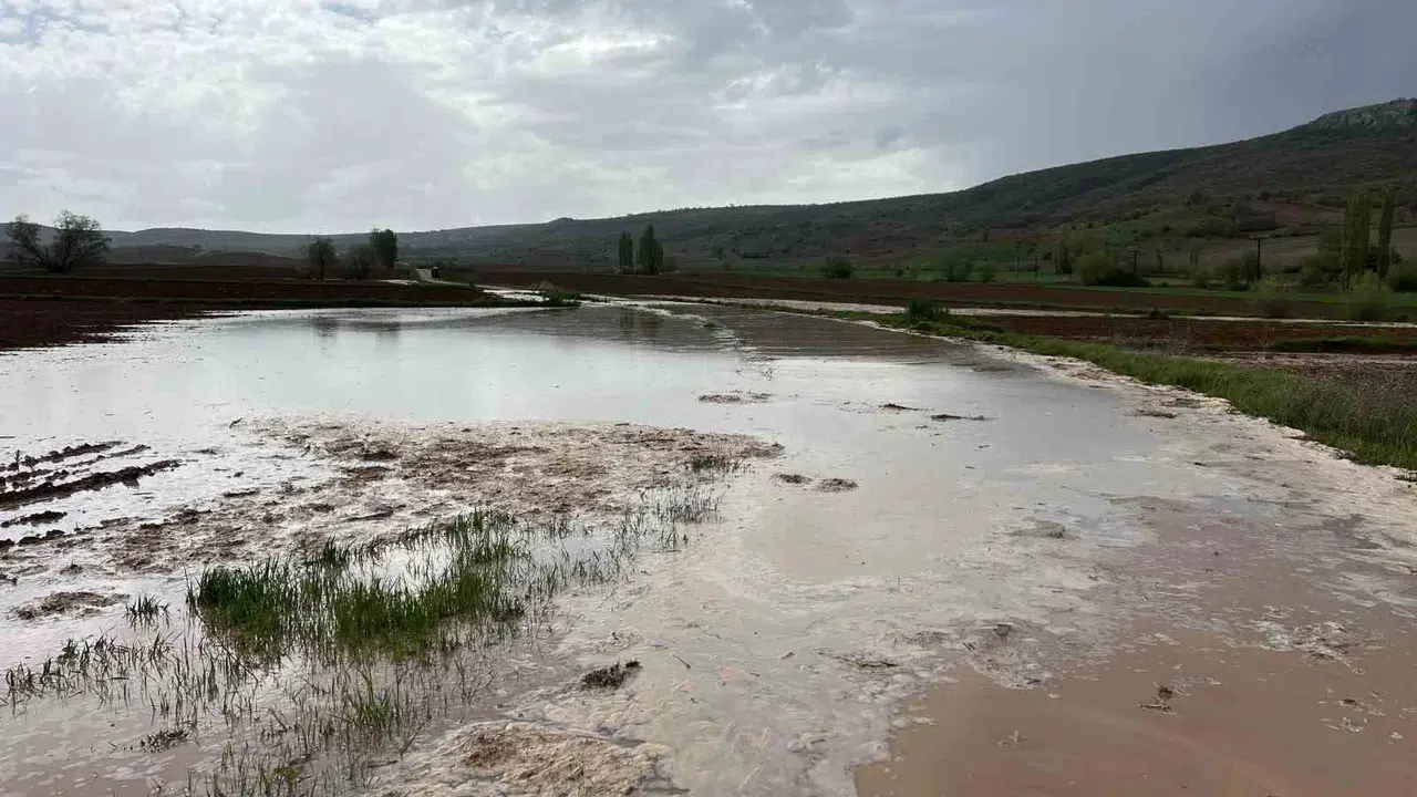 Çorum’da kabus dolu saatler: Dereler taştı, tarım arazileri sular altında kaldı