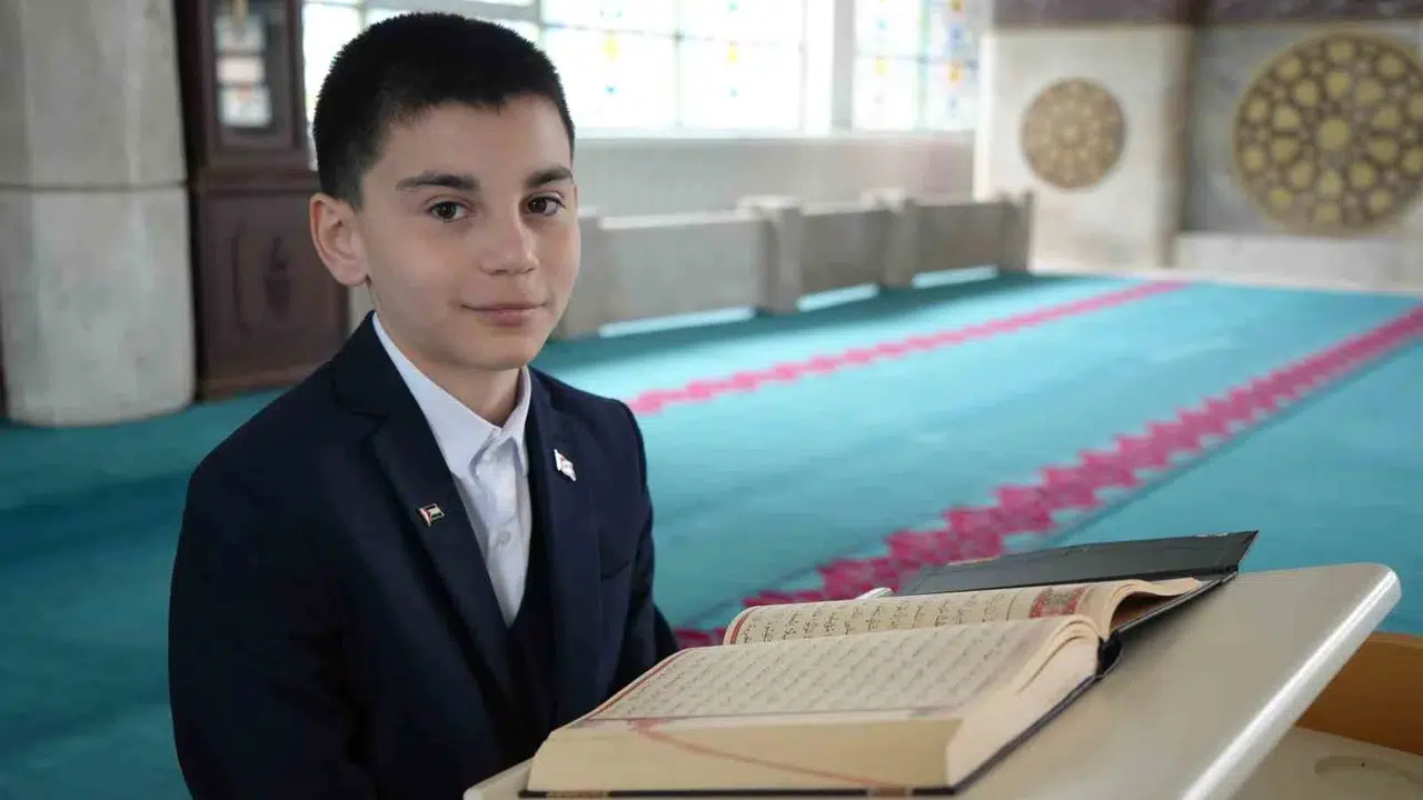 Ezanıyla gönüllere taht kurmuştu: Türkiye birinciliğiyle başarısını zirveye taşıdı