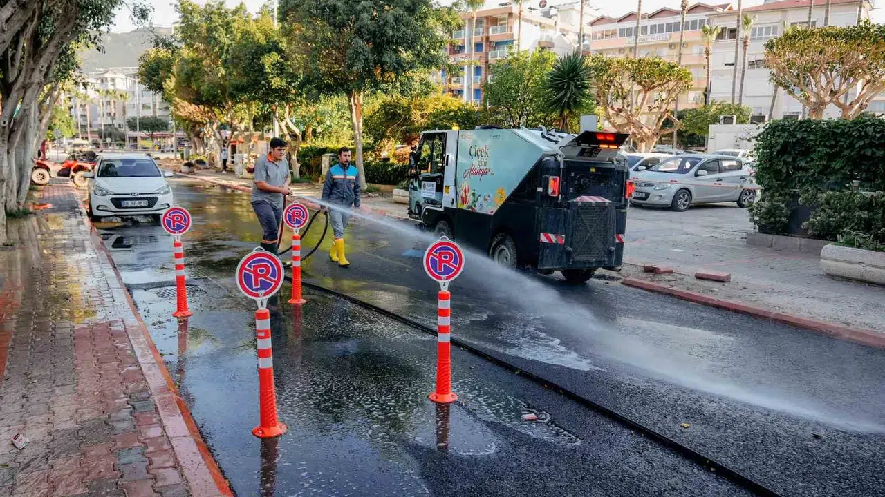 Alanya’da bayram mesaisi: Sokaklar gece gündüz pırıl pırıl olacak