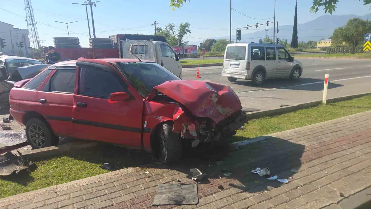 Orhangazi’de sabah dehşeti: Kavşaktaki zincirleme kazada acı haber geldi