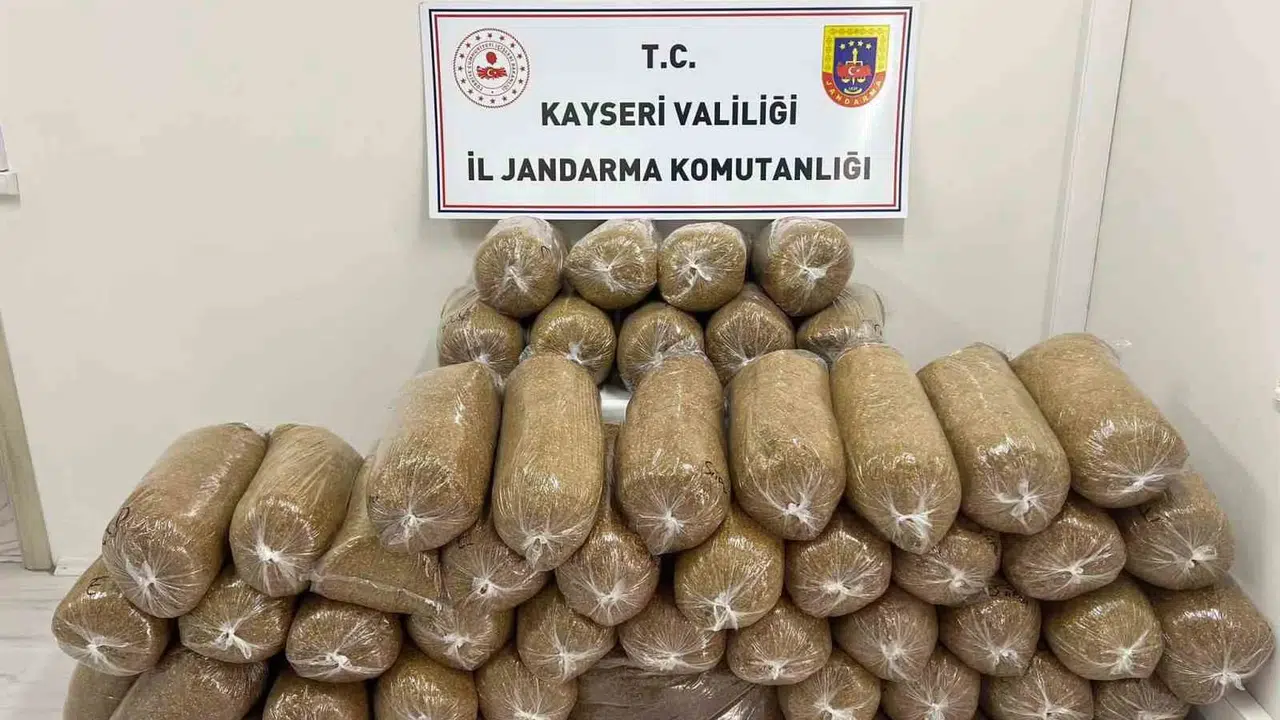 Yahyalı’da kaçak tütün operasyonu: Jandarma durdurduğu araçta yakaladı