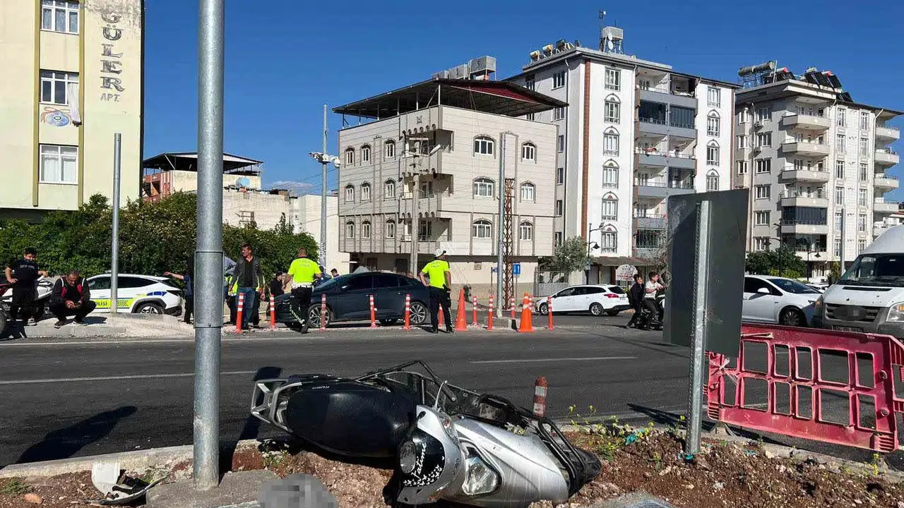 Kilis'te trafik kabusu: Kavşakta dehşet anları, 3 kişi hastanelik oldu