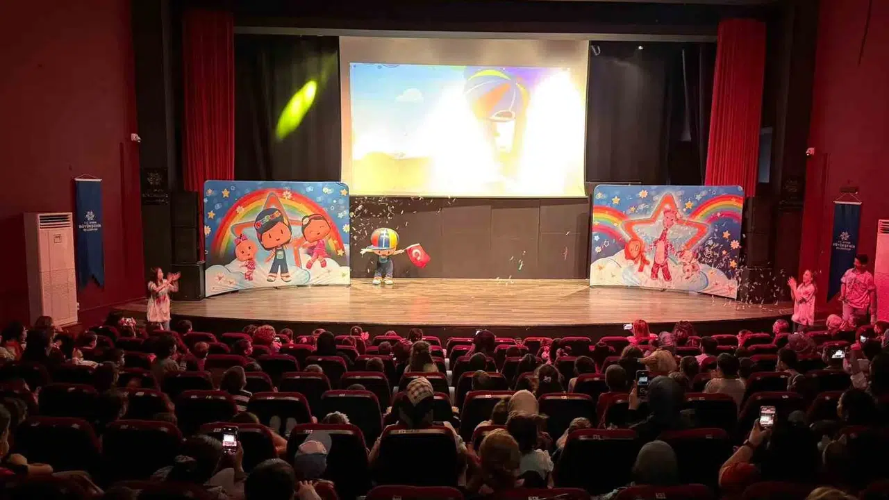 Aydın’da sanat rüzgarı esiyor: Başkan Çerçioğlu ilçeleri sahneye dönüştürdü