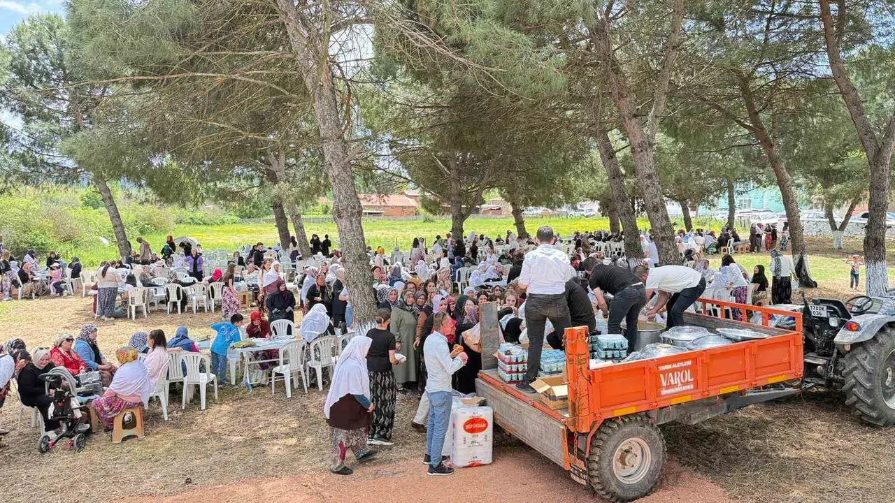 Şerbetli köyünde bereket sofrası: 2 bin kişi aynı hayırda buluştu