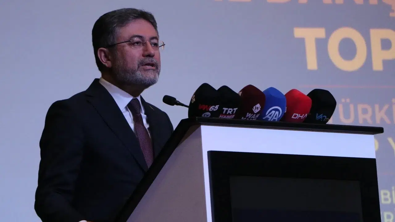 Bakan Yumaklı’dan Van’da tarihi çıkış: Dünyada soykırıma dur diyen tek lider Erdoğan