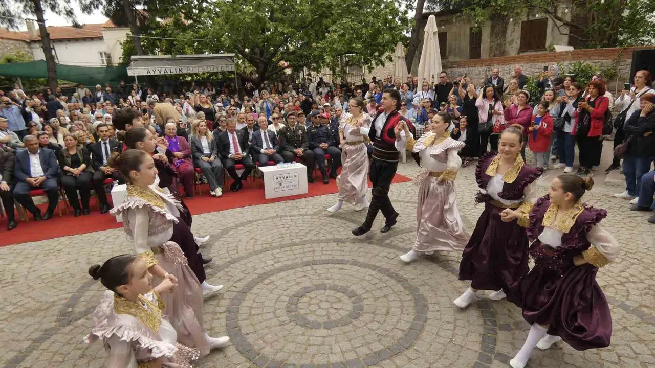 Balkan rüzgarları Ayvalık’ta esti: 9. Teferiç Şenlikleri hafızaları tazeledi