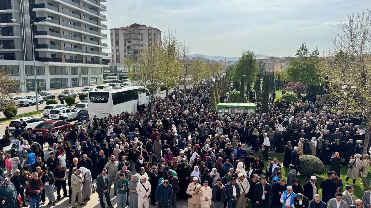 Çorum’da kutsal yolculuk heyecanı: 325 hacı adayı gözyaşlarıyla uğurlandı