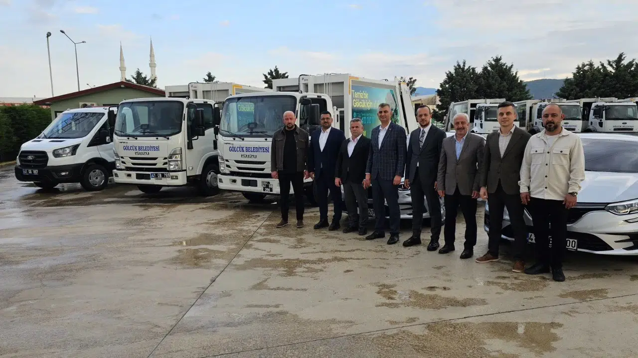 Gölcük’te hizmet atağı: Belediye filosuna 5 yeni takviye daha yapıldı