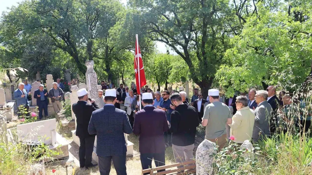 Denizli’nin bağımsızlık meşalesini yakan isim: Ahmet Hulusi Efendi kabri başında anıldı
