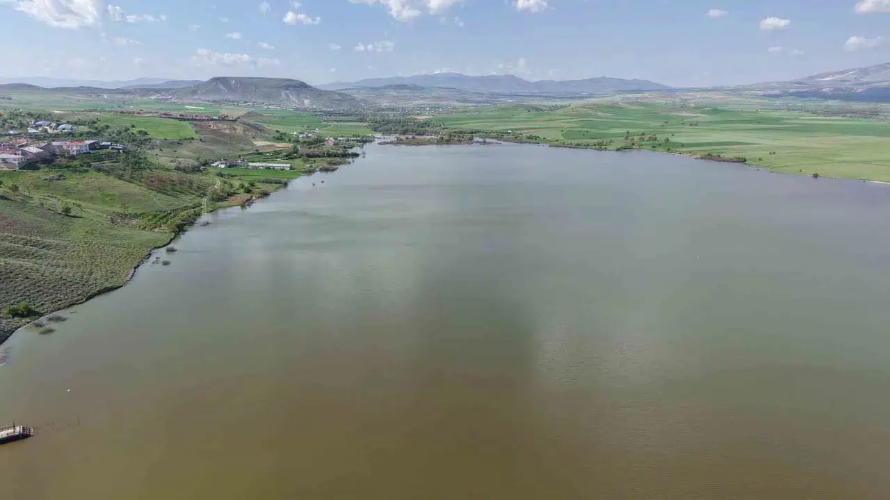 Elazığ'da yüzler gülüyor: 20 yılın rekor yağışı barajları doldurdu, kurumuş çeşmeler yeniden canlandı