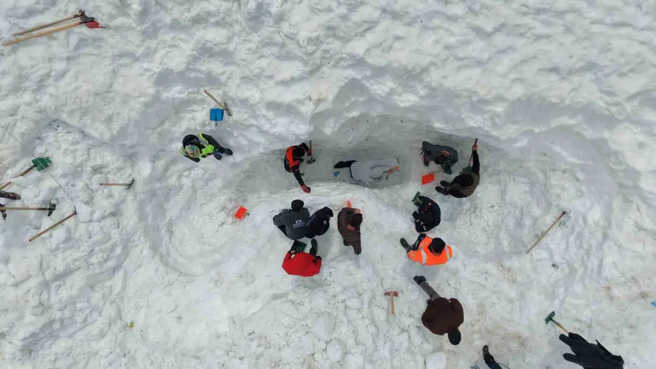 122 gün sonra gelen umut: Çığ altında kalan çoban için bölgede seferberlik