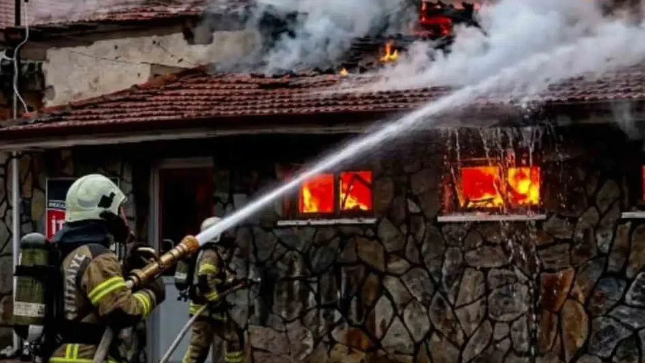 Kütahya’nın tarihi mirasına alevler sıçradı: Aslanlı Hamamı’nda korku dolu anlar