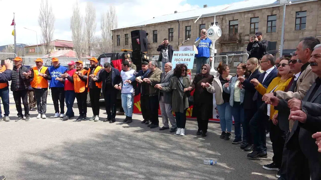 Ardahan’da 1 Mayıs coşkusu: Emekçiler meydanları halaylarla inletti