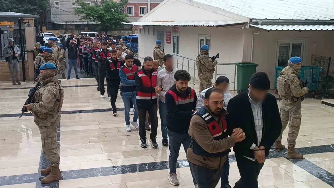 Askerlikten kaçmak için sahte rapor düzenleyen şebekeye büyük darbe: 7 ilde eş zamanlı baskın