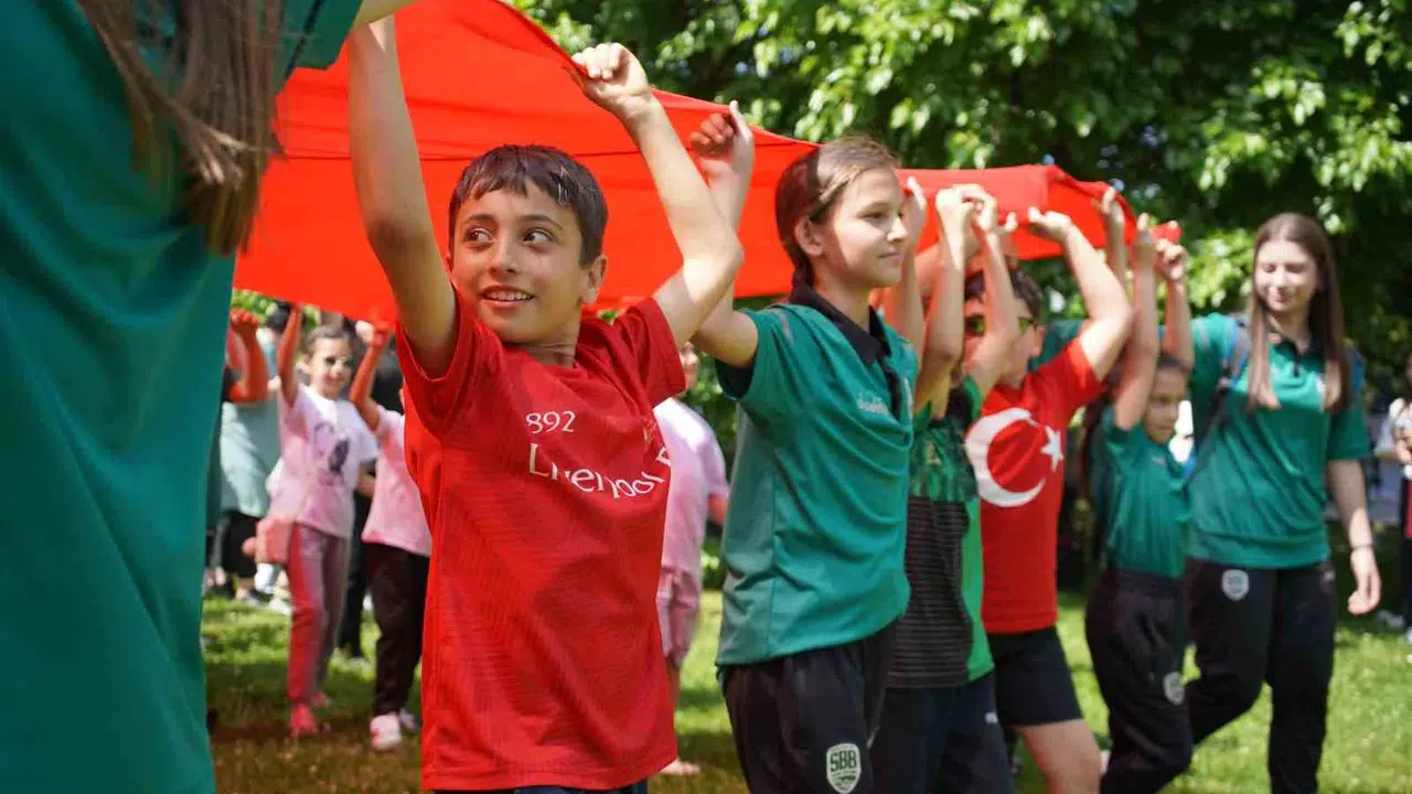 Sakarya’da bayram havası: Gençler ve sporcular meydanlara sığmadı