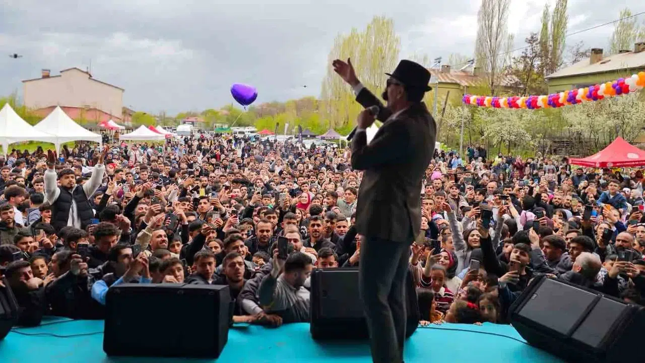 Muş Ovası kırmızıya boyandı: 8. Lale Festivali’nde barış ve kardeşlik mesajları yükseldi