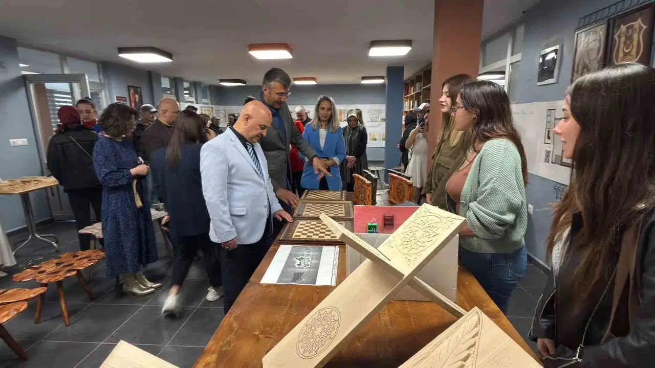 Geleceğin tasarımcıları hünerlerini sergiliyor: Düzce’de estetik ve teknik birleşti