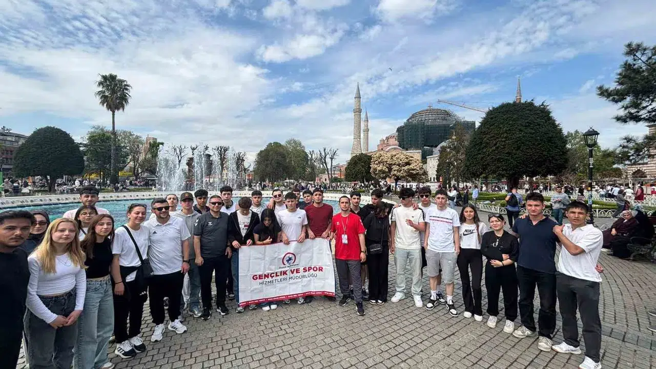 Düzceli gençlerin İstanbul çıkarması: Haliç’te kürek çektiler, tarihi keşfettiler