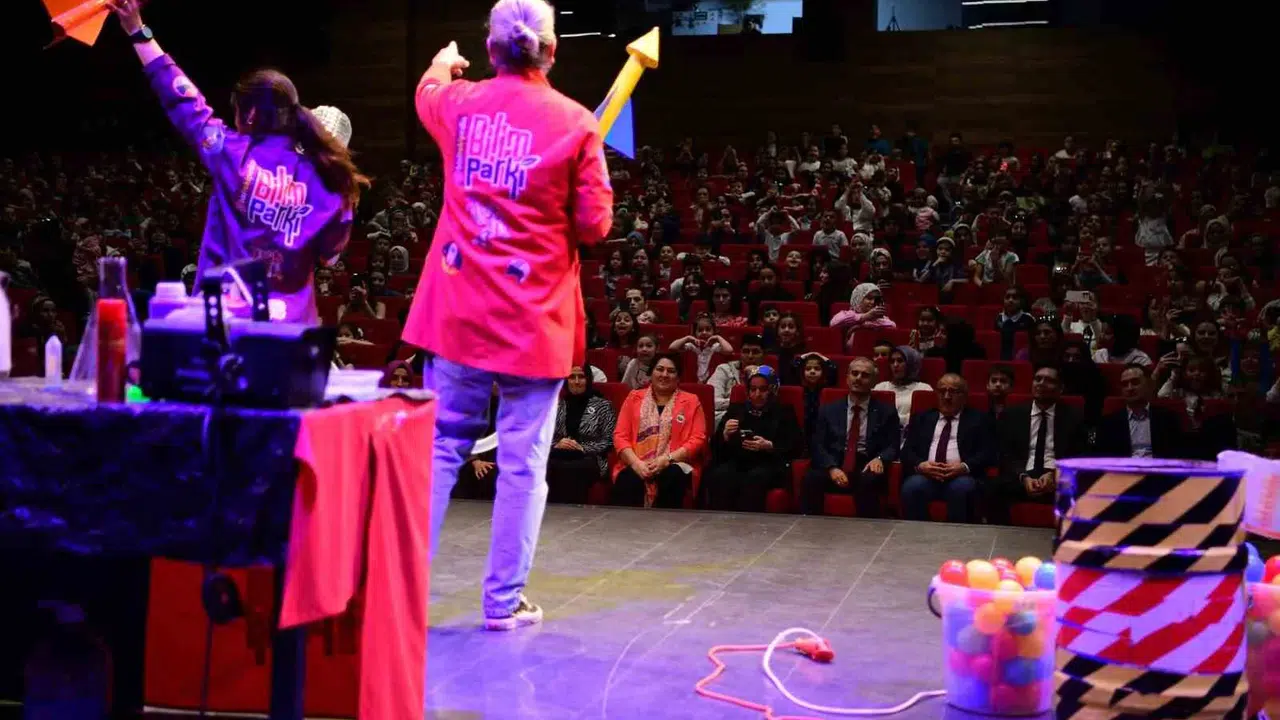 Bilimin kalbi Çayırova’da attı: On binlerce ziyaretçi keşif yolculuğuna çıktı