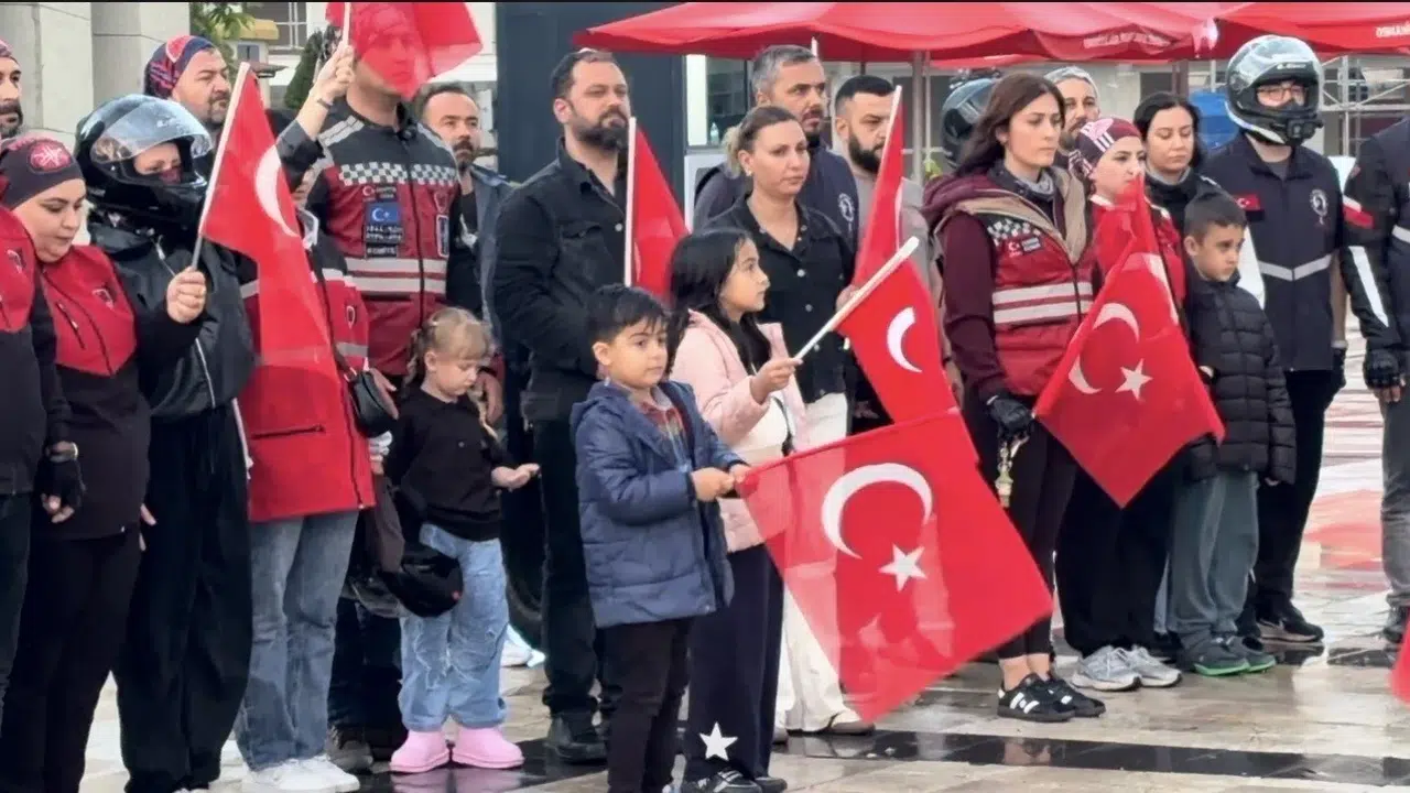 Osmaniye sokaklarında 19 Mayıs rüzgarı: Motor tutkunları bayram coşkusunu zirveye taşıdı