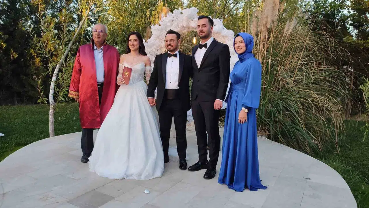 Nikah masasında zeybek şov: Başkan Arslan genç çiftin mutluluğuna ortak oldu