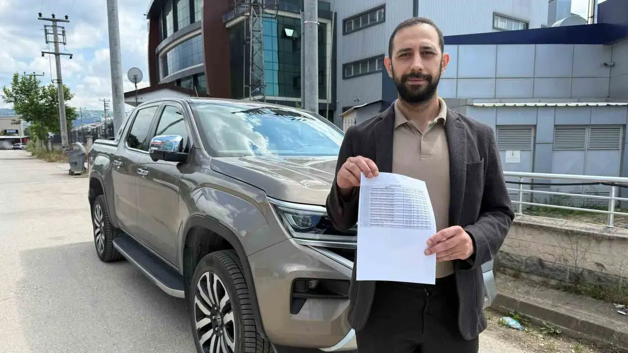 Bursa’da yaşayan araç sahibi şoke oldu: Kapısının önünden ayrılmayan otomobile İstanbul’dan icra geldi