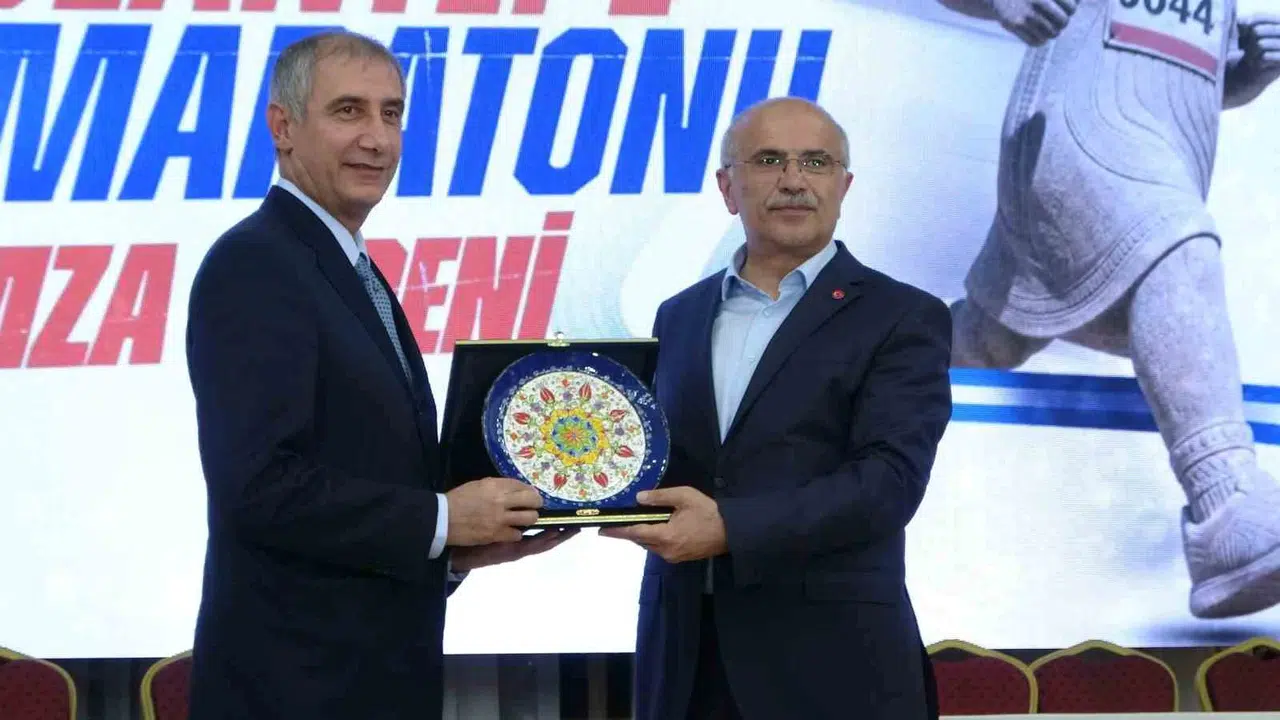 Malatya’da vefa rüzgarı: Sporun emektarları unutulmadı, dev maraton için imzalar atıldı