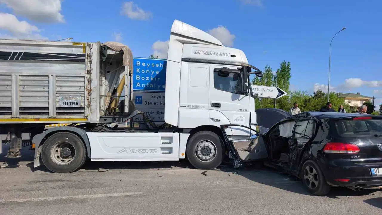 Seydişehir’de sabah saatlerinde korkutan kaza: Otomobilde sıkışan sürücü güçlükle kurtarıldı