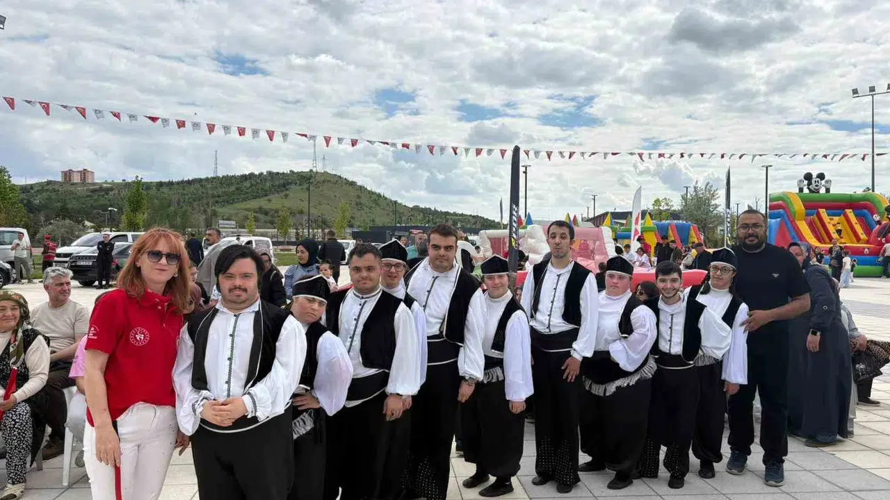 Sincan’da 19 Mayıs coşkusu: JÖH’ün nefes kesen gösterisi izleyenleri büyüledi