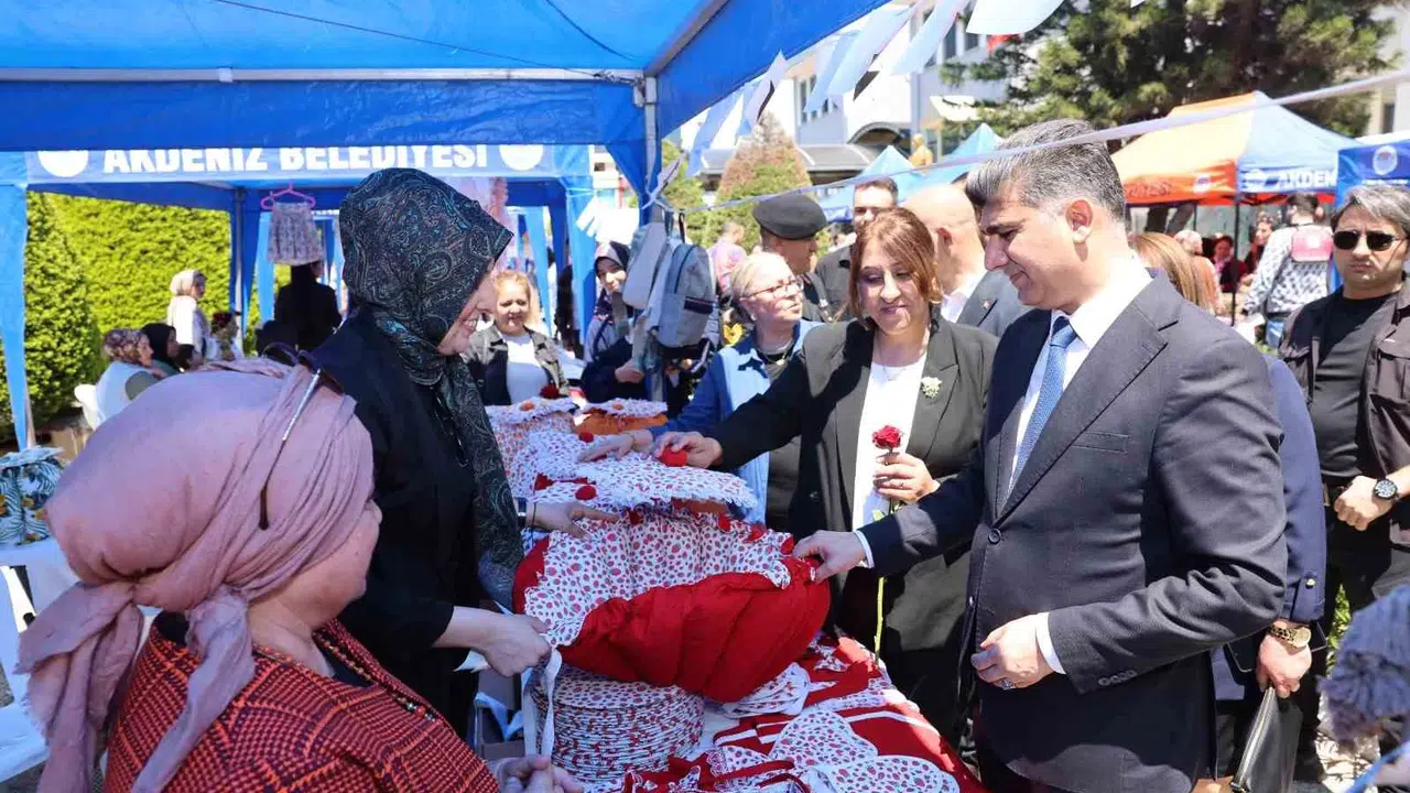 Mersin’de Anneler Günü coşkusu: El emeği ürünler görücüye çıktı