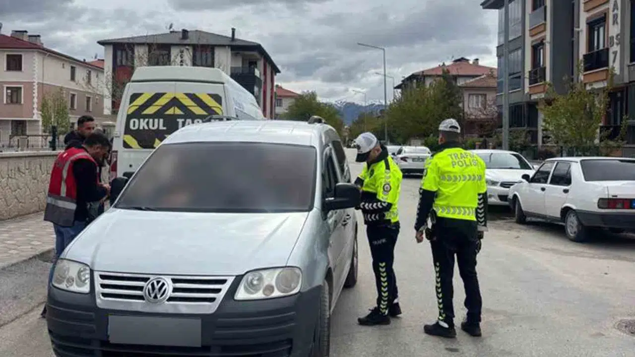 Erzincan’da okul zili güvenli eğitim için çaldı: Emniyetten şafak operasyonu gibi denetim