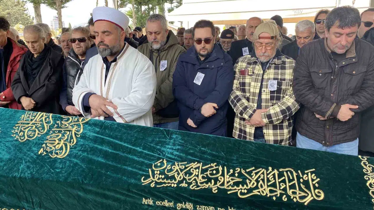 Türk pop müziğinin hüzünlü vedası: Sanat dünyası Tülay Özer'i uğurladı