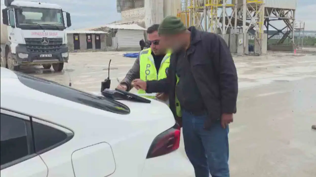 Antakya trafiğinde beton paniği: Yolu şantiyeye çeviren sürücüye ağır fatura