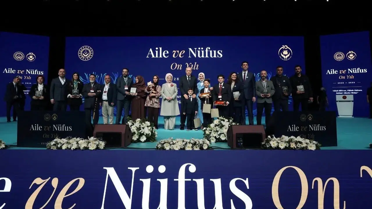 Türkiye’nin geleceği güçlü aile yapısında: Rektör Aydın vizyon programında yerini aldı