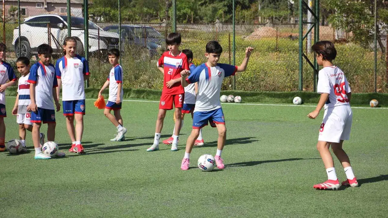 Denizli futbolunun duayen ismi Şenol Ünlü'den sert uyarı: Çocuklar egoların kurbanı oluyor