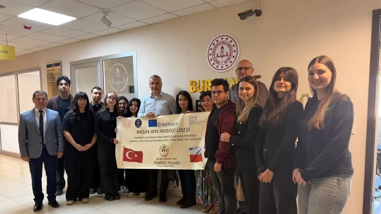 Polonya'dan dönen gençlerin Avrupa heyecanı: Müdür Zihni'den tam not