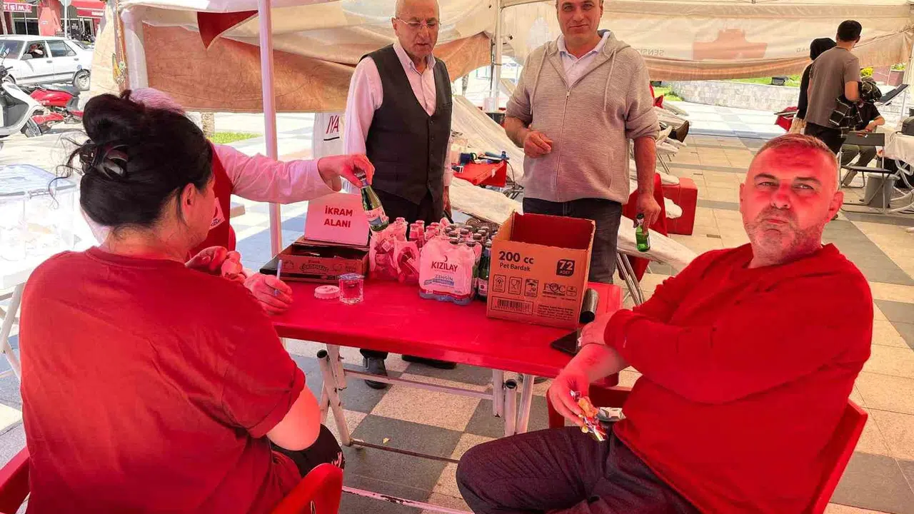 Minik yürekler seferber oldu: Sarıgöl'de kan bağışı rekoru kırıldı