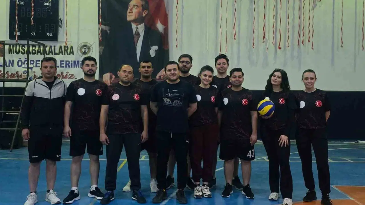 Eğitim camiası Fatma Nur Çelik için sahaya indi: Voleybol turnuvasında nefes kesen geri dönüş